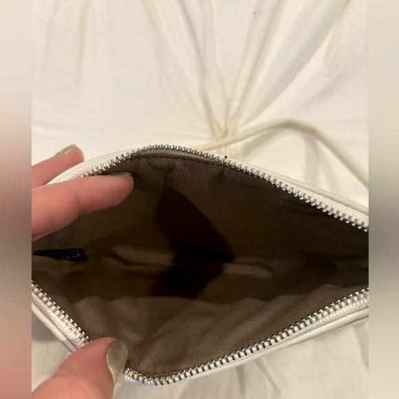 Coach Vintage White Pebble Leather Wristlet Small Handbag in great condition - Picture 4 of 4